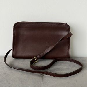Vntg Coach Brown leather purse, adjustable strap & certificate of authenticity.